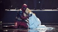 Foto: Liburannya Penari Deadpool di Video Klip Celine Dion