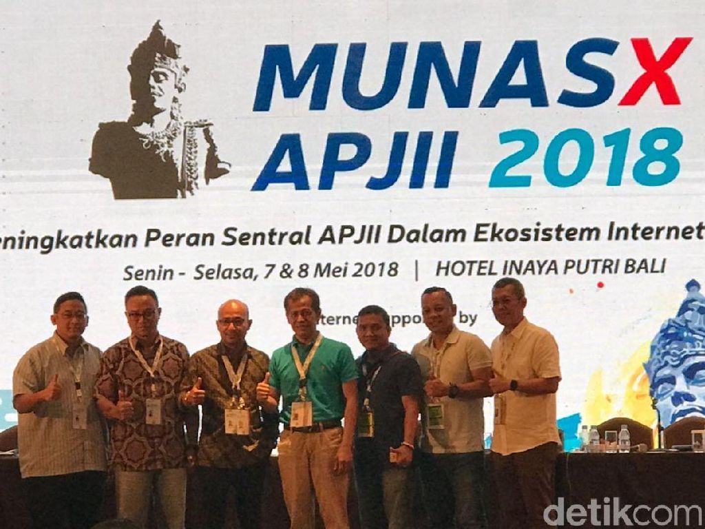 Jamalul Izza Kembali Terpilih Jadi Ketua Umum APJII Jamalul Izza Kembali Terpilih Jadi Ketua Umum APJII