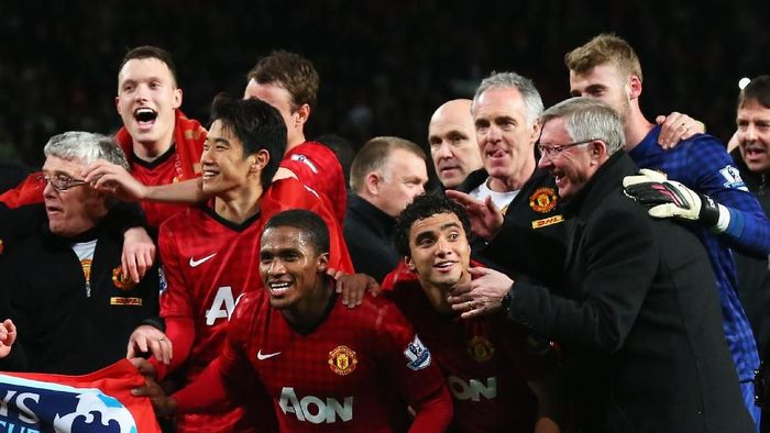 Sir Alex saat mengantarkan MU juara Premier League di 2012/2013. (Foto: Alex Livesey/Getty Images) Sir Alex saat mengantarkan MU juara Premier League di 2012/2013. (Foto: Alex Livesey/Getty Images)