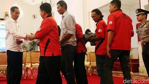 Ketemu Jokowi, Supir Truk Cuma Pakai Kaos, Celana Jeans dan Sandal
