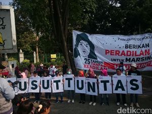 Koalisi untuk Marsinah Gelar Aksi di Taman Aspirasi Monas Koalisi untuk Marsinah Gelar Aksi di Taman Aspirasi Monas
