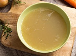 Lebih Enak dan Murah Bikin Stok Kaldu Ayam Sendiri