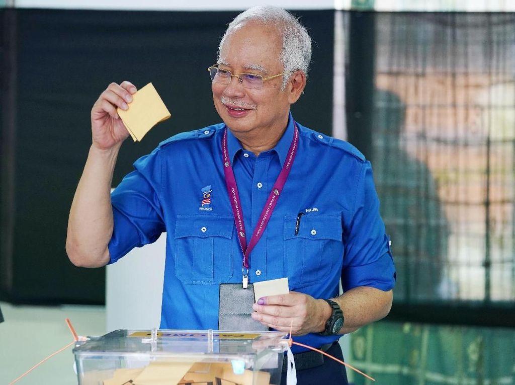 Begini Potret saat PM Najib dan Mahathir Laksanakan Pemilu