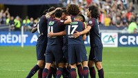 Para pemain PSG merayakan gol yang dicetak Lo Celso. PSG memimpin 1-0 hingga istirahat. (Foto: Stringer/Reuters)