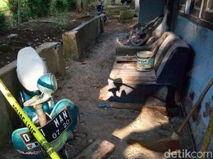 Motor Bebek dan Darah Mengering Jadi Saksi Pembantaian Ibu dan Istri Motor Bebek dan Darah Mengering Jadi Saksi Pembantaian Ibu dan Istri