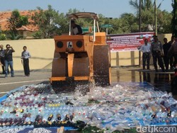 Ribuan Miras dan 15.090 Biji Pil Koplo Dimusnahkan