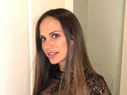 Alis Rodriguez, seorang gadis berambut cokelat nan seksi merupakan pasangan dari pemain AC Milan, Suso. Sepasang sejoli asal Spanyol itu saat ini tinggal bersama di kota Milan. (Foto: Instagram)