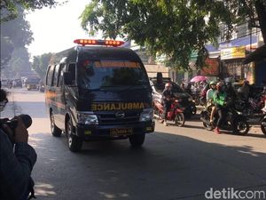 2 Mobil Ambulans Masuk ke Mako Brimob