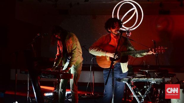 Konser Matter Halo dibikin dengan konsep berbeda, alat musiknya mengelilingi area penampilan.
