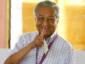 Trump Ucapkan Selamat Atas Dilantiknya Mahathir Jadi PM Malaysia