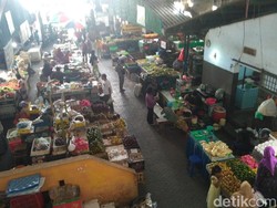 Harga Daging Ayam dan Telur Merangkak Naik di Situbondo