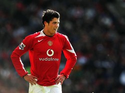 MU mengeluarkan dana 12,25 juta pound untuk memboyong Cristiano Ronaldo dari Sporting Lisbon. Selain mempersembahkan trofi, Ronaldo juga mendatangkan keuntungan besar untuk MU. MU untung hingga 67,75 juta pound saat menjual Ronaldo ke Real Madrid pada 2009 dengan memecahkan rekor transfer. Foto: Laurence Griffiths/Getty Images