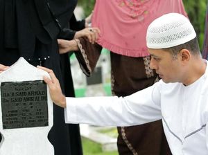 Jelang Ramadan, Cawagub Ijeck Nyekar ke Makam Kakek