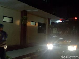 Jenazah Briptu Syukron Fadhli Diberangkatkan ke Rumah Duka Jenazah Briptu Syukron Fadhli Diberangkatkan ke Rumah Duka