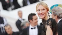 Cinta Lingkungan, Pemenang Oscar Ini Rela Pakai Gaun Bekas di Karpet Merah