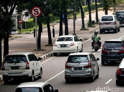 Jangan Tertukar! Ini Beda Rambu Dilarang Parkir dan Dilarang Setop