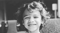 Makin Besar, Noah Sinclair Makin Mirip Bunda atau Ayahnya Ya?