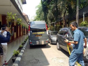 6 Kantong Jenazah Dibawa ke RS Polri dari Mako Brimob 6 Kantong Jenazah Dibawa ke RS Polri dari Mako Brimob