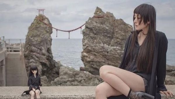 Keren! Aksi Wanita Cantik dan Mini Me