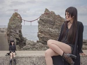 Keren! Aksi Wanita Cantik dan Mini Me Keren! Aksi Wanita Cantik dan Mini Me