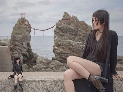 Keren! Aksi Wanita Cantik dan Mini Me