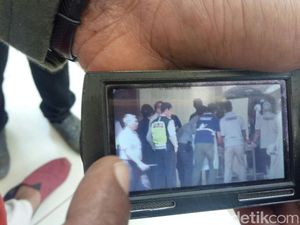 Garis Polisi Dipasang di RS Polri, 5 Ambulans Masuk Forensik Garis Polisi Dipasang di RS Polri, 5 Ambulans Masuk Forensik