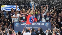 PSG pun mengangkat trofi domestik ketiganya musim ini, setelah sebelumnya sudah memastikan menjadi juara Ligue 1 dan Piala Liga Prancis. (Foto: Stringer/Reuters)