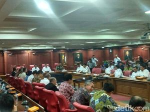 Saat Buwas Pimpin Rapat Perdana Jadi Bos Bulog