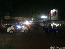 Polisi Tutup Jalan di Depan Mako Brimob Depok