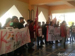 Mahasiswa Unmuh Jember Tuntut Transparansi Anggaran Kampus