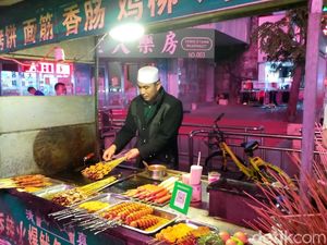 Hunting Streetfood Halal di China, Perhatikan Label Hijau Ini