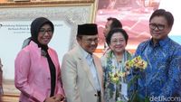 Foto: Senyum BJ Habibie yang Kini Sehat Kembali