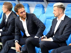 Neymar terlihat berada di bangku cadangan PSG di Stade de France jelang pertandingan melawan Les Herbiers di final Piala Prancis, Rabu (9/5/2018) dini hari WIB. (Foto: Stringer/Reuters)