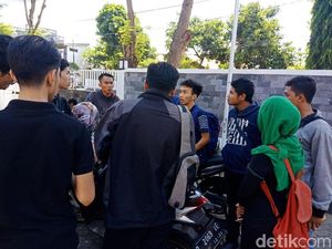 Gaji Dipotong, Puluhan Karyawan di Banyuwangi Wadul Disnaker