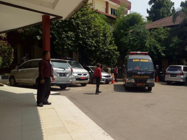 Momen 6 Kantong Jenazah dari Mako Brimob Diturunkan di RS Polri