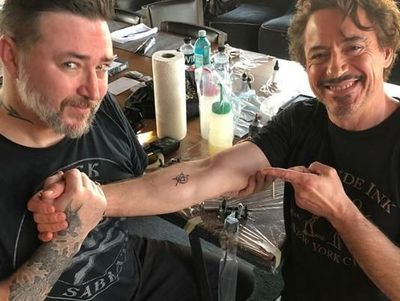 Filmnya Sukses, Para Bintang Avengers Buat Tato