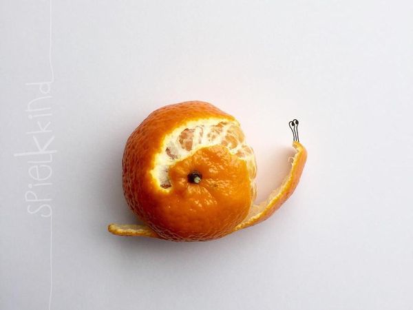 Imut! Gambar-gambar Sederhana Ini Disatukan dengan Kue dan Buah