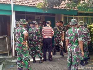 Video TNI Kosongkan Rumah di Kompleks Kodam Tanah Kusir Video TNI Kosongkan Rumah di Kompleks Kodam Tanah Kusir