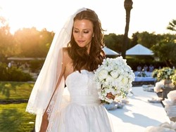 Valentina Del Vecchio adalah istri dari bek AC Milan, Ignazio Abate. Wanita ini tampak sangat cantik dengan gaun pengantin. (Foto: Instagram)