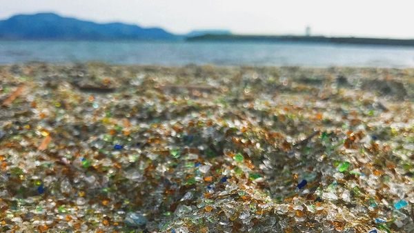 Foto: Pantai Berpasir Kaca di Negeri Sakura