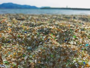 Foto: Pantai Berpasir Kaca di Negeri Sakura