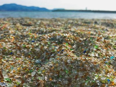 Foto: Pantai Berpasir Kaca di Negeri Sakura