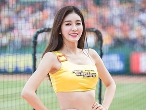 Cheerleader Ini Viral, Cantiknya Bikin Atlet Pria Gagal Fokus di Lapangan