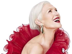 Ini Ibu Elon Musk, Wanita 70 Tahun yang Gayanya Lebih Keren dari Kamu