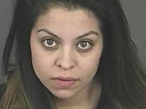 Jorok! Wanita Ini Panaskan Air Kencingnya di Microwave Supermarket