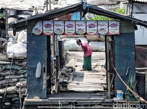 Berkenalan dengan Gadis Cilik Penarik Perahu Eret di Cilincing