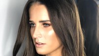 Erin Borini adalah wanita asal Inggris yang sudah dinikahi oleh Fabio Borini. Tampaknya pasangan ini bertemu saat Borini berkarier di Liverpool. (Foto: Instagram)