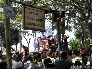 Ini Alasan Massa Pendukung Bupati Cianjur Turun Aksi