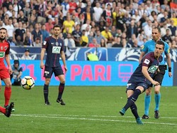 PSG unggul lebih dulu di menit ke-26. Giovani Lo Celso membawa Les Parisiens memimpin 1-0 usai memanfaatkan assist Thiago Motta. (Foto: Stringer/Reuters)
