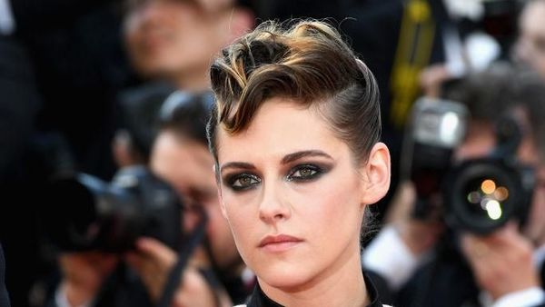 Absen di Met Gala 2018, Kristen Stewart Memesona di Cannes Film Festival